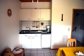 Lagert der mieter einer wohnung eine ursprünglich vorhandene einbauküche in absprache mit dem vermieter im keller ein, um eine eigene küche einzubauen, begründet der spätere diebstahl der eingelagerten küche keine mietminderung, urteilte der bgh (urteil v. Kleine Wohnung Kuche Weingut Weidertweingut Weidert