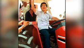 Alberto fujimori fue presidente del perú entre el since first riding onto peru's political scene on a tractor in peru's 1990 election, fujimori has been. El Factor A F El Chinito Del Tractor