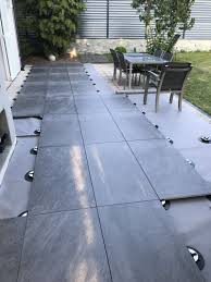 Il doit impérativement résister au gel et être antidérapant, notamment autour d'une piscine ou sur une terrasse. Pose Dalles Gres Cerame Sur Plots 1245 Messages Page 34