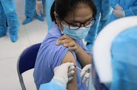 Extensive testing and monitoring have shown that these vaccines are safe and effective. Sau Khi Tiem Vaccine Covid 19 Tháº¥y 1 Trong 8 Dáº¥u Hiá»‡u Nay Cáº§n Lien Há»‡ Y Táº¿ Ngay Bá»™ Y Táº¿ Trang Tin Vá» Dá»‹ch Bá»‡nh Viem Ä'Æ°á»ng Ho Háº¥p Cáº¥p Covid 19
