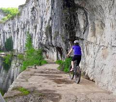 + de 3500 km de sentiers balisés, protégés et régulièrement entretenus qui se déclinent en gr®, gr® de pays, pr®, circuits thématiques, boucles locales et voie. Location De Velos Et Randos Vtt Organisees En Occitanie Tourisme Occitanie