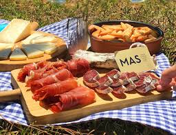 Tres ideas para disfrutar de unos ibéricos en la playa o en la piscina -  MAS Food Lovers