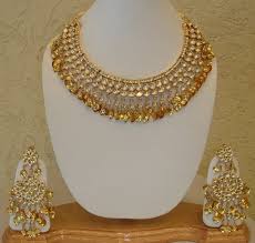 Tanishq Gold Jewellery With Price List Google Search Goldjewellerylatest Gold Fashion Necklace Gold Necklace Designs Gold Jewelry Fashion