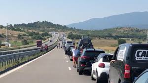 Cozi kilometrice la vama Promachonas-Kulata de la frontiera dintre Bulgaria și Grecia - FOTO - NewMoney