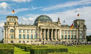 Sie können die webseite auch auf ihrem mobilen endgerät anzeigen lassen. Reichstag Building Seat Of The German Parliament Deutscher Stock Photo Picture And Royalty Free Image Image 147192669