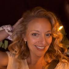 Rise and Shine 🌞 ☕ Bears are awake and active in Banff National Park. 🐻  🐾 Bear activity will begin to increase as spring begins to make a come  back. To ensure