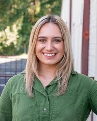 Jackie Hoyt's Instagram, Twitter & Facebook