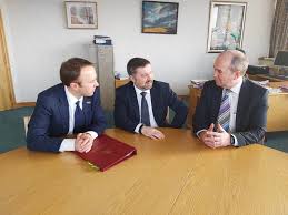 Matt hancock has resigned as health secretary after he breached social distancing guidance by kissing a. Swann Meets With Uk Secretary Of State For Health Department Of Health