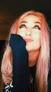 Amanda Vess's Instagram, Twitter & Facebook