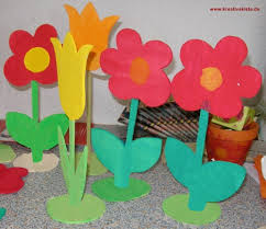 Einfache Holzblumen Basteln Vorlage Basteln Mit Holz Holzblumen Papiertuten Basteln