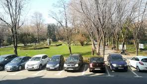 In fata casei/locuri de parcare, 50. 6 Oferte Pentru Concesionarea ParcÄrilor Publice Din BraÈov La LicitaÈie S A Inscris Telekom Romania Dar Èi Actuala FirmÄ Care DeÈine Contractul