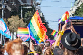Die arbeitsatmosphäre und das miteinander mit den kollegen ist super. Beyond Rainbow Flags Syntrio