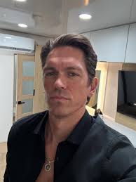 Your Full 'Off Campus' Cast Guide: Who's Playing Garrett, Dean, Hannah and  More