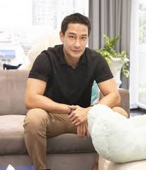 2521) ชื่อเล่น ป้อง เป็นนักแสดงชาวไทย เข้าวงการจากการเป็นหนุ่มแพรวปี 2000 หลังจากนั้นเขาเซ็นสัญญาเป็น. K0hg6m8pm5mmem