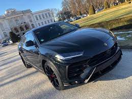 Nath diamant schwarz glänzend alcione silber schwarz glänzend titan matt titan matt silber taigete diamant schwarz glänzend schwarz … der lamborghini urus ist das erste super sport utility vehicle der welt. Lamborghini Urus Fahren Sie Den Neuen Lambo Suv Zustellung Moglich