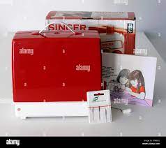 Sänger Marke Vintage Spielzeug Nähmaschine Stockfotografie - Alamy