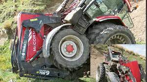Un poids lourd déporté sur l'autre voie blessés. Accident De Tracteur Agricole Youtube