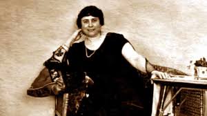 Din anul 1928, casa spagnoli fabrică cele mai bune în materie de modă pentru femei. Luisa Spagnoli Chi Era Carriera E Vita Privata Dell Imprenditrice