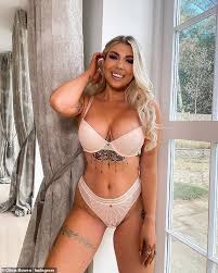 Lingerie wifey shared with young cock. Olivia Bowen Showcases Her Jaw Dropping Figure In Powder Pink Lingerie Aktuelle Boulevard Nachrichten Und Fotogalerien Zu Stars Sternchen