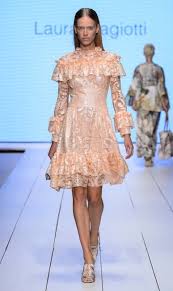 Da giorgio armani alla collezione abiti da cerimonia marchesa sono tante le proposte a fantasia per mostrarsi elegante ma allo stesso tempo con un. Abiti Da Cerimonia Estate 2018 I 21 Migliori Vestiti Eleganti Corti E Lunghi Moda Uomo Moda Donna