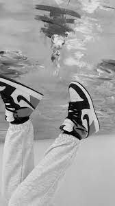 Pin By Kkpeter On Wallpapers 3 Shoes Wallpaper Black And White Aesthetic Black And White Pictures