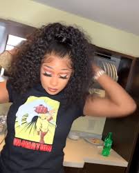 High Curly Ponytail Curly Hairstylescurlyponytail High Ponytail High Bun High Bun Hair Style In 2020 High Curly Ponytail High Ponytail Hairstyles Curly Ponytail