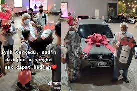 Последние твиты от hadiah untuk lelaki (@hadiahlelaki). Lelaki Guna Van Uzur Terkejut Pekerja Hotel Hulur Kunci Kereta Baharu Masa Birthday Isteri Peristiwa Terserempak Mak Lap Cermin Di Tepi Jalan Melekat Di Hati Anak Viral Mstar