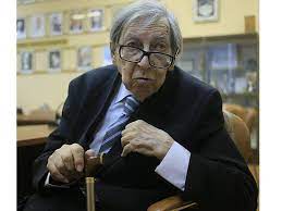 Об этом сообщил его внук, журналист иван засурский. Yasen Zasurskij Schitaet Dolgom Pressy Zashishat Cheloveka I Spravedlivost Mk