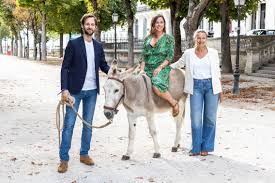 Virginie efira, benjamin lavernhe, lucie fagedet, leo lorleac'h, herve pierre. Benjamin Lavernhe Et Caroline Vignal Pour Le Film Antoinette Dans Les Cevennes
