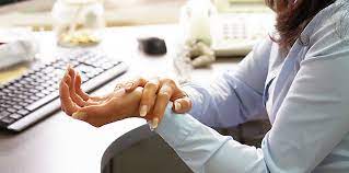 Iată posibilele cauze și când să te îngrijorezi! Iti Amortesc Mainile Ce Afectiuni Ar Putea Fi De Vina