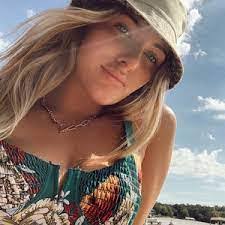 Sabrina Layton's Instagram, Twitter & Facebook