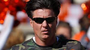 Oklahoma State football coach Mike Gundy apologizes COVID-19