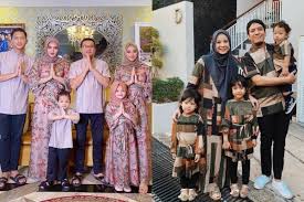 Program vaksinasi juga belum menyentuh seluruh masyarakat, sehingga penanganan ini mesti terintegrasi melibatkan seluruh stakeholder, imbuhnya. 10 Inspirasi Baju Lebaran Keluarga Ala Seleb
