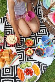 Packing Up A Picnic To Take Out And About This Summer Doesn T Have To Be Difficult Here S My Tips For Creat Easy Meals For Kids Kids Picnic Foods Picnic Foods