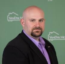 Jami Wright's Instagram, Twitter & Facebook