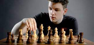 He achieved this title in 2013 at the age of 15 years and 21 days, becoming the second youngest grandmaster in the world after wei yi at the time. Szachista Z Wieliczki Ma 22 Lata I Bierze Udzial W Najwazniejszych Turniejach Mama Uslyszala Kazanie O Tym Ze Nie Mozna Marnowac Talentow