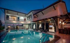 There is security facilities, private parking, barbecue area and equipment, appliances, karaoke system, large outdoor trampoline, swimming pool, mahjong games, darts, golf. Kluang Swimming Pool Homestay Kluang Malaysia