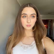 Caroline Kivett (@KivettCaroline)