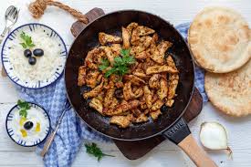 Mein vater erzählt aus seinen lehrzeiten zum koch immer, dass einfach jegliche küchenabschnitte in den großen „brühetopf gewandert sind. Einfache Puten Gyros Pfanne Wie Beim Griechen Emmikochteinfach