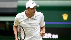 Hubert hurkacz w fenomenalnym stylu pokonał legendarnego rogera federera 3:6, 6:7(4), 0:6 i awansował. Hskdzbor3xhfnm