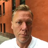 100+ perfiles de «Brobeck»