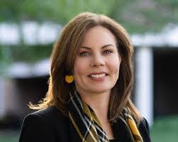 Regina Agee's Instagram, Twitter & Facebook