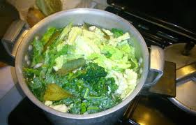 Soupe Hivernale Chou Vert Frise Et Pomme De Terre Recette En 2020 Recette Chou Vert Chou Vert Chou Frise Recette