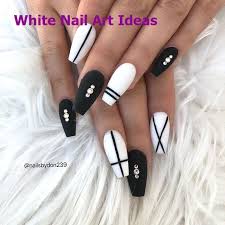 ¡cuando lo pruebes no querrás llevar otra cosa! 30 Simple Trending White Nail Design Ideas 3 Whitenails Nailartideas White Nail Designs Black And White Nail Designs Matte Black Nails