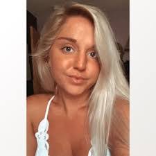 Hannah Sewell's Instagram, Twitter & Facebook