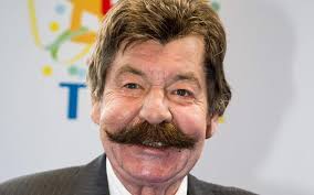 Martin Koster, bedenker Drents letterkundig tiedschrift Roet, zegt  abonnement op van blad dat hijzelf heeft opgericht