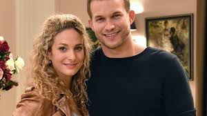 Trotz ihrer großen unterschiede fühlen sie sich zueinander hingezogen. Sturm Der Liebe Drama Um Tims Ehefrau Nadja Stirbt Sie Den Serientod Bunte De