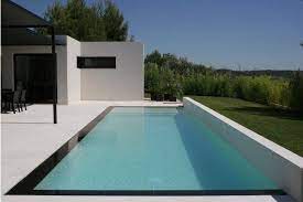 piscine familiale de forme angulaire trophee d or cabanes de piscine piscine familiale maison moderne
