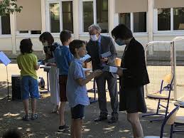 Bonjour mon ami(e) comment va tu?! Un Livre Pour Les Vacances Academie De Dijon