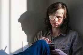 Carl grimes (chandler riggs) carl started the walking dead as kind of the annoying kid that had to be watched all the time, lest he do something stupid or dangerous. Chandler Riggs Se Burla De La Muerte De Su Personaje Carl En The Walking Dead Mira